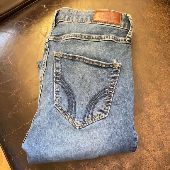 Hollister High Rise Super Skinny Distressed Denim - Picture 7 of 7